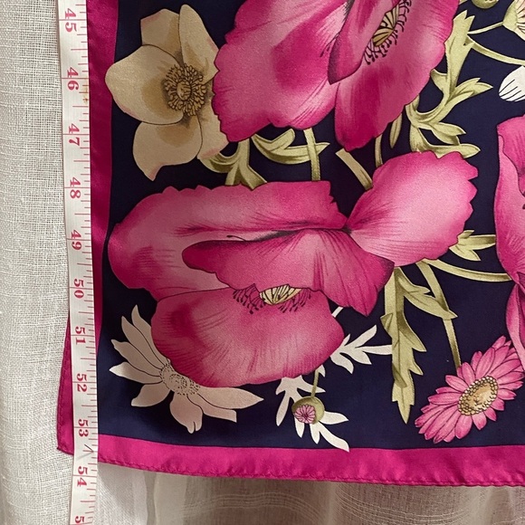 Oscar by Oscar de la Renta Scarf - Picture 15 of 16